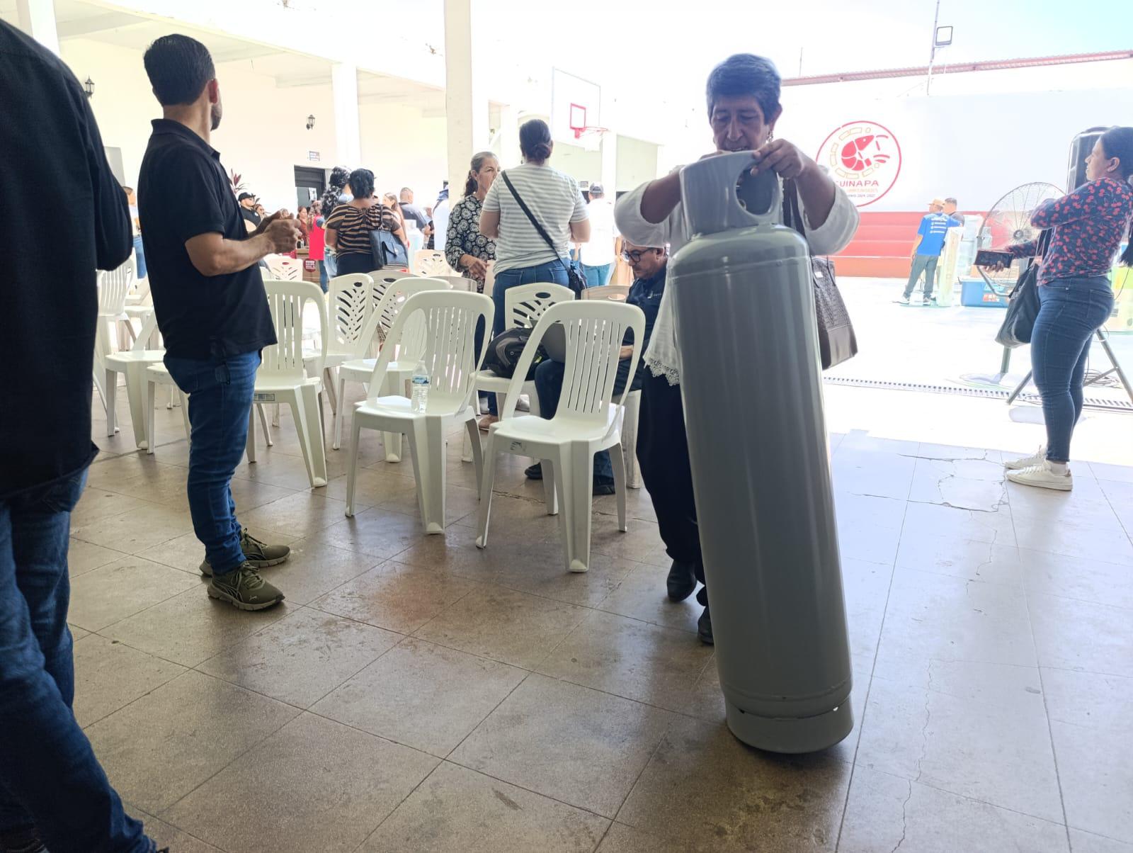 $!Apoya Gobierno del Estado con equipo a emprendedores de Escuinapa