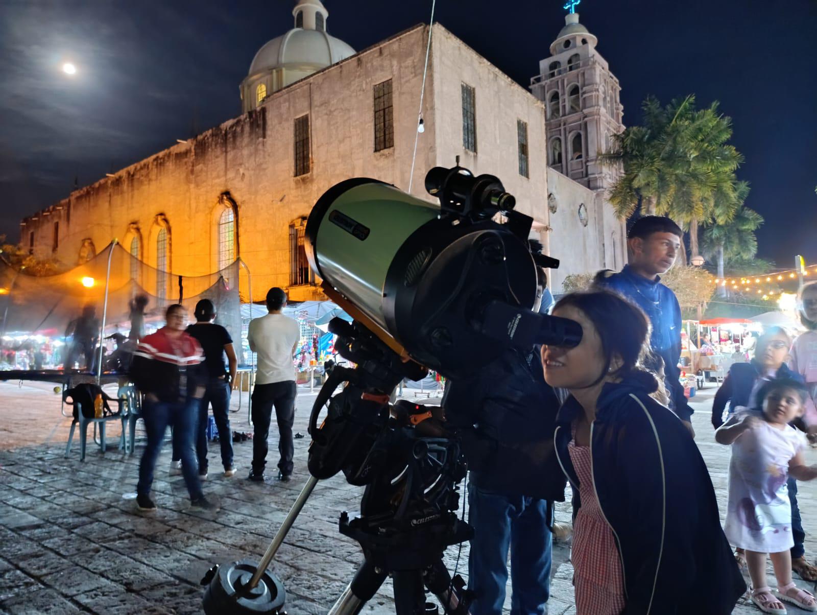 $!‘El Petas’ buscaba al conejo de la luna y se enamoró del universo