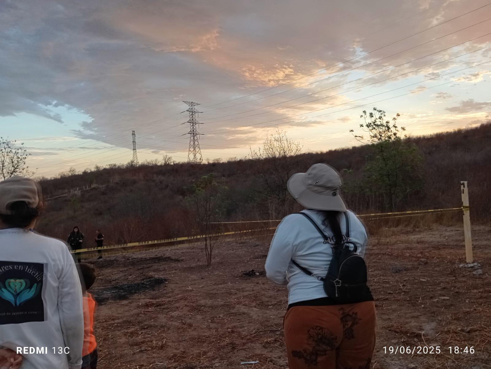 $!Madres Buscadoras localizan osamenta en predio baldío de la Pitayita, al norte de Culiacán