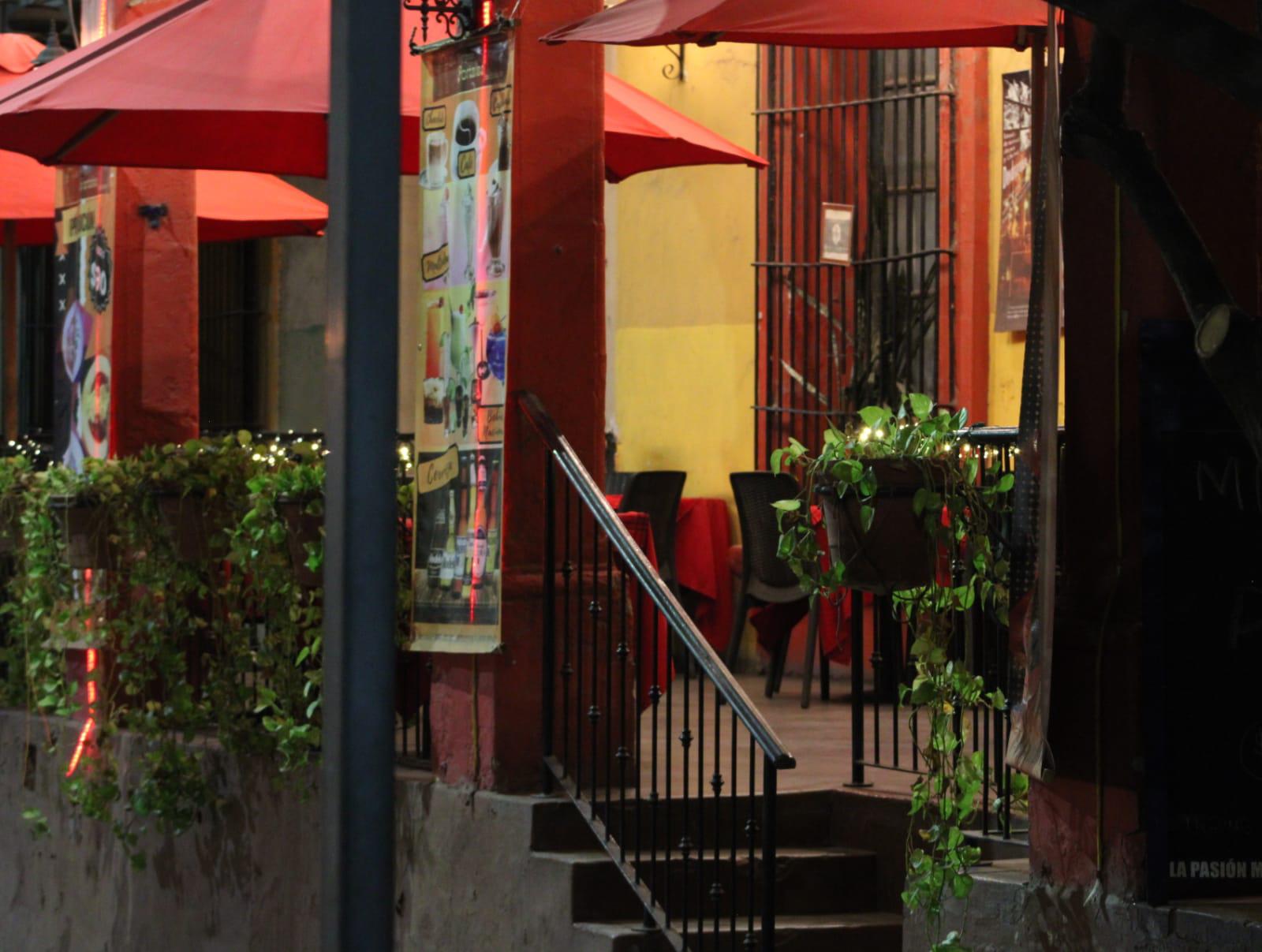 $!Operativo nocturno revitaliza el Paseo del Ángel; plazas comerciales, aún con zozobra
