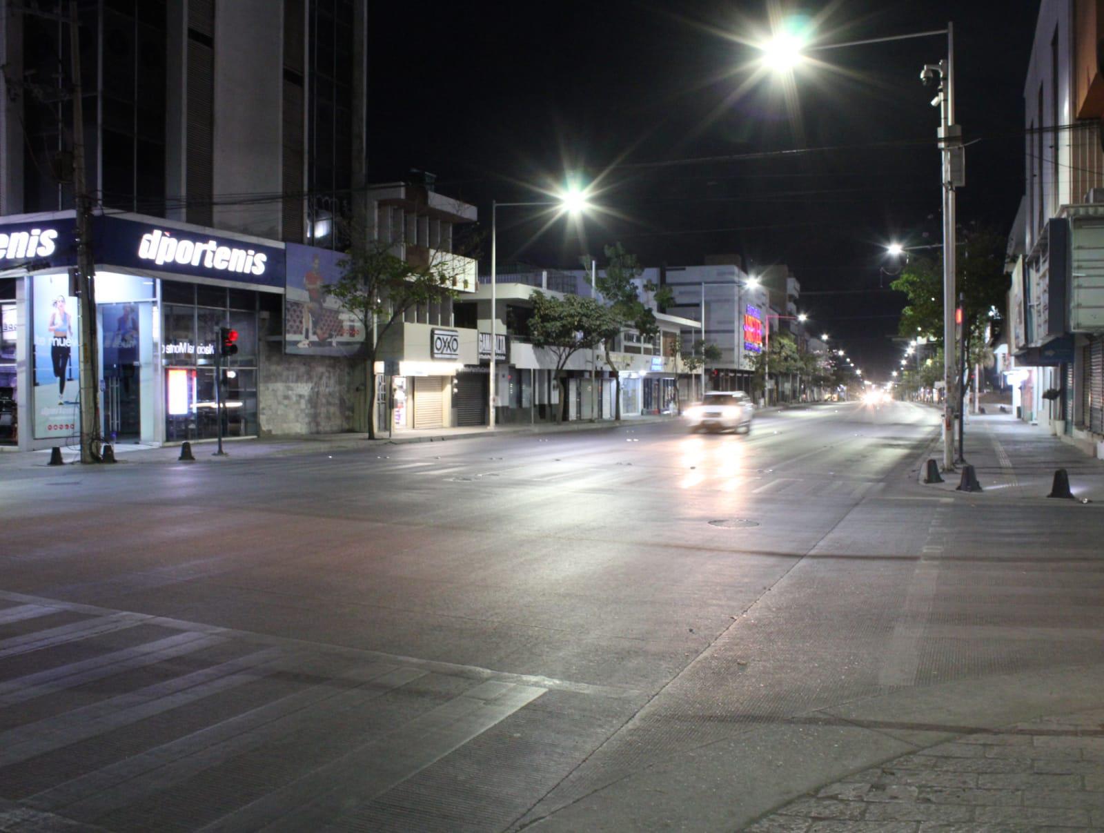 $!Operativo nocturno revitaliza el Paseo del Ángel; plazas comerciales, aún con zozobra