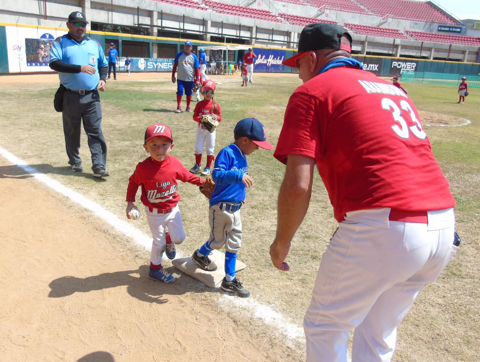$!Locales arrollan con 4 títulos en el Mazatlán Baseball Tournament