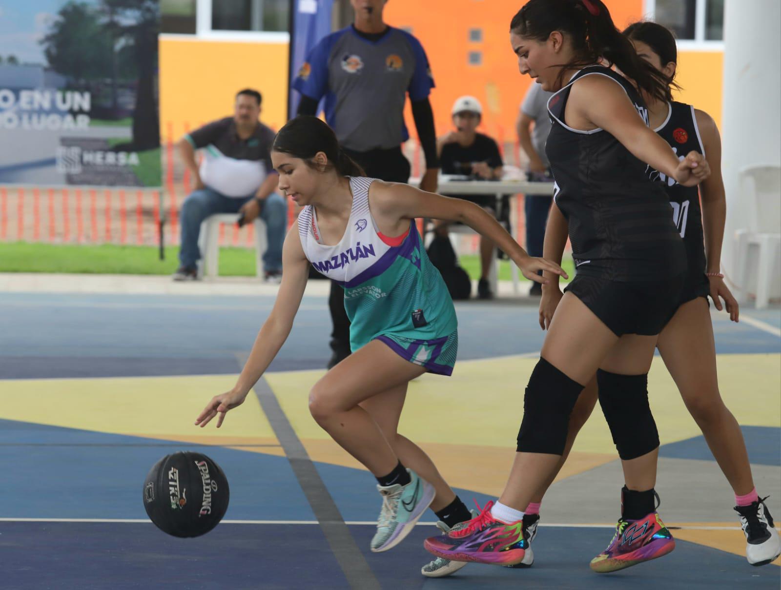 $!Las Plebes defienden el terreno en Nacional U18 de Academias
