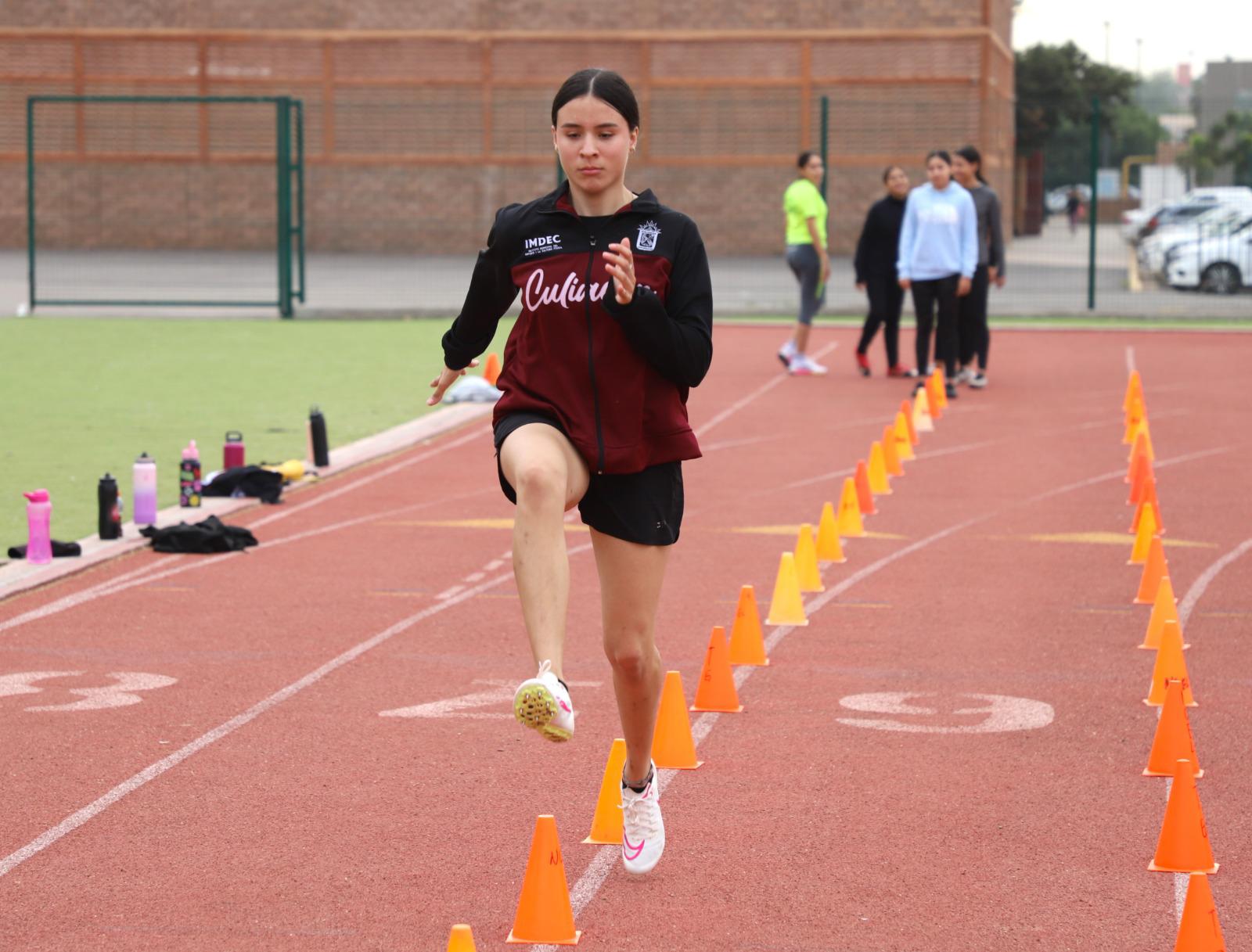 $!Buscan Nicole y Valentina destacar en el atletismo sinaloense