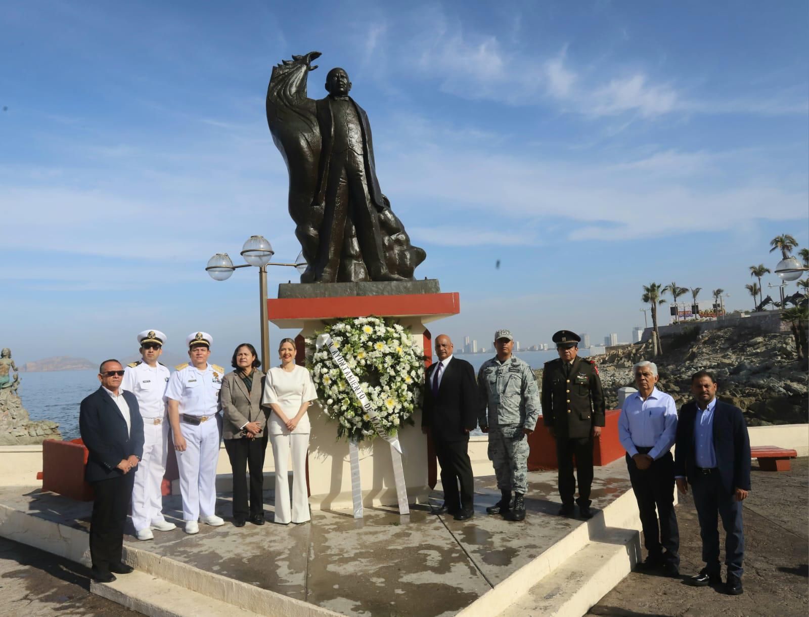 $!Conmemoran en Mazatlán el 219 aniversario del Natalicio de Benito Juárez García