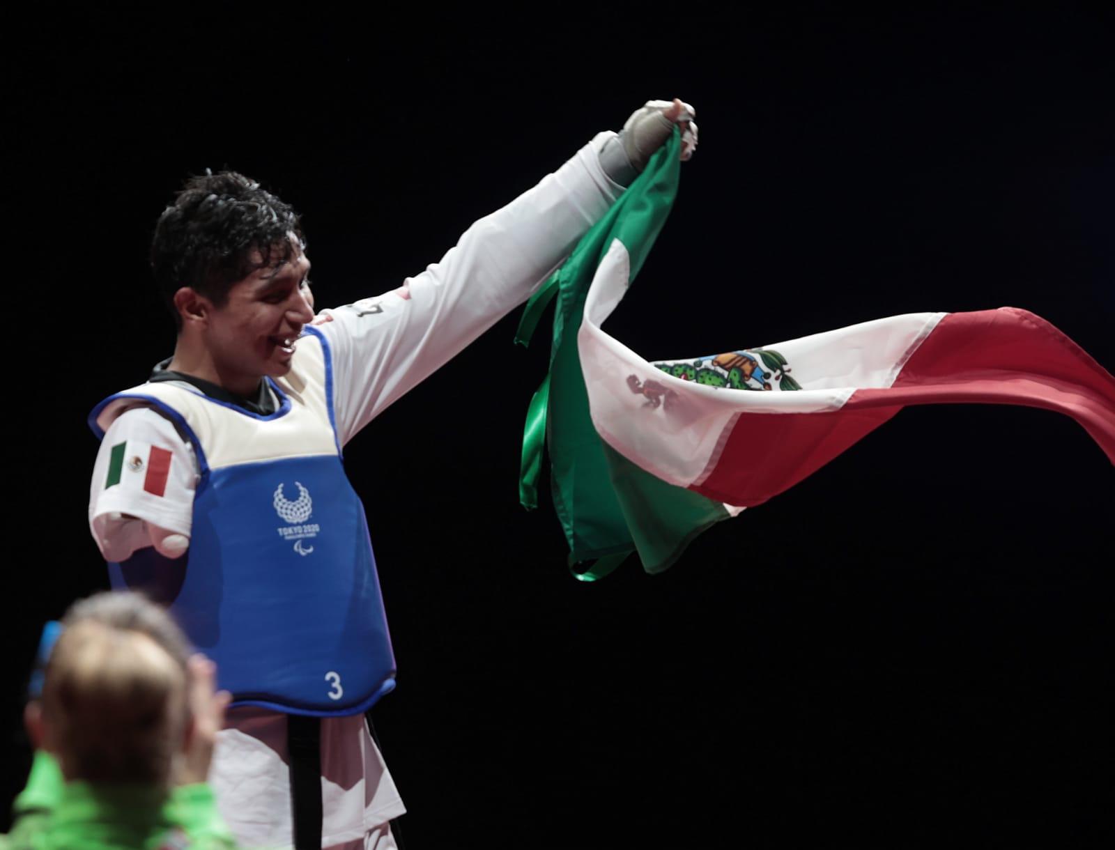 $!¡Juan Diego García es de oro! El sinaloense conquista el título del taekwondo en su debut en los Paralímpicos