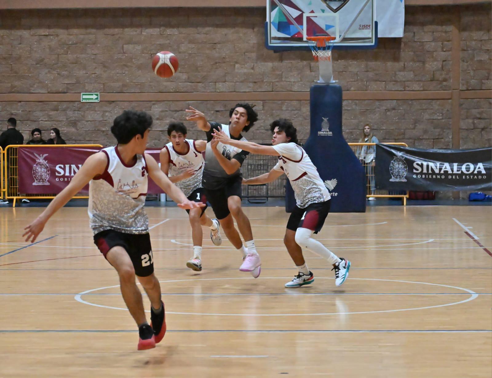 $!Divide Selección Mazatlán triunfos con Ahome, en el estatal de baloncesto