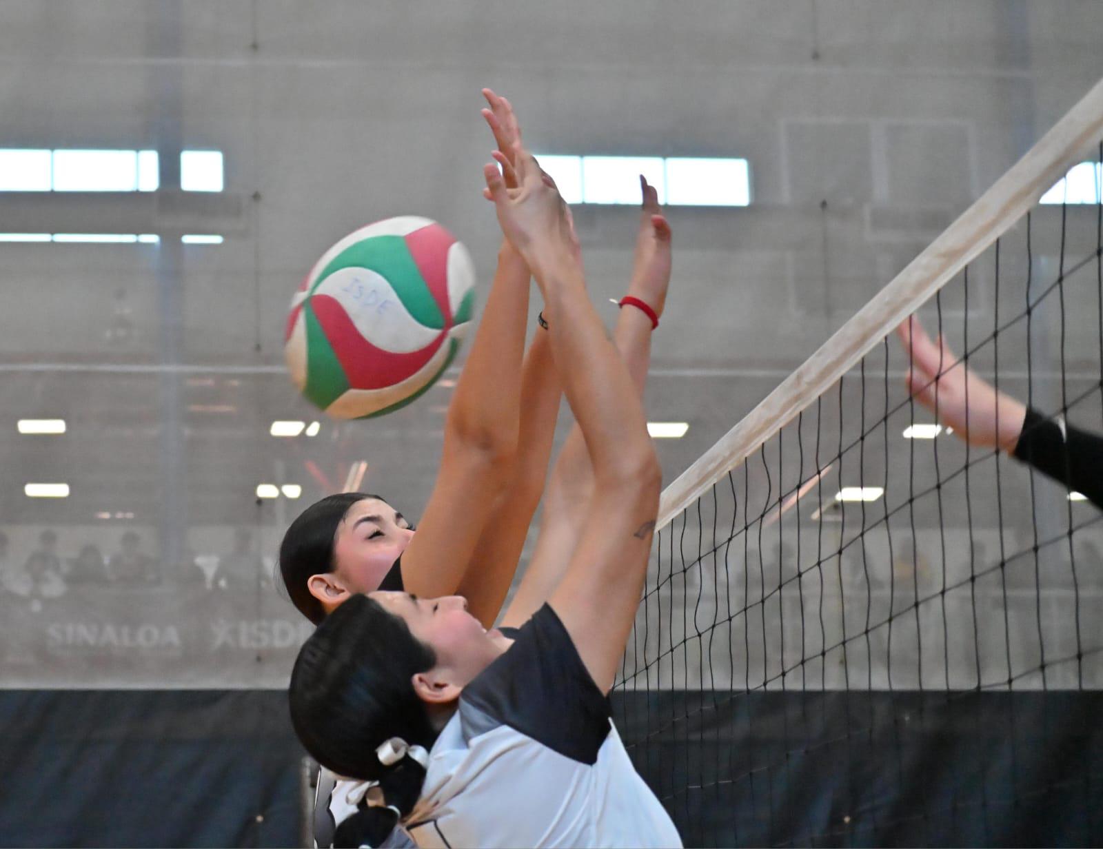 $!Se entrega Mazatlán, pero cae en el voleibol femenil de la etapa estatal de los Nacionales