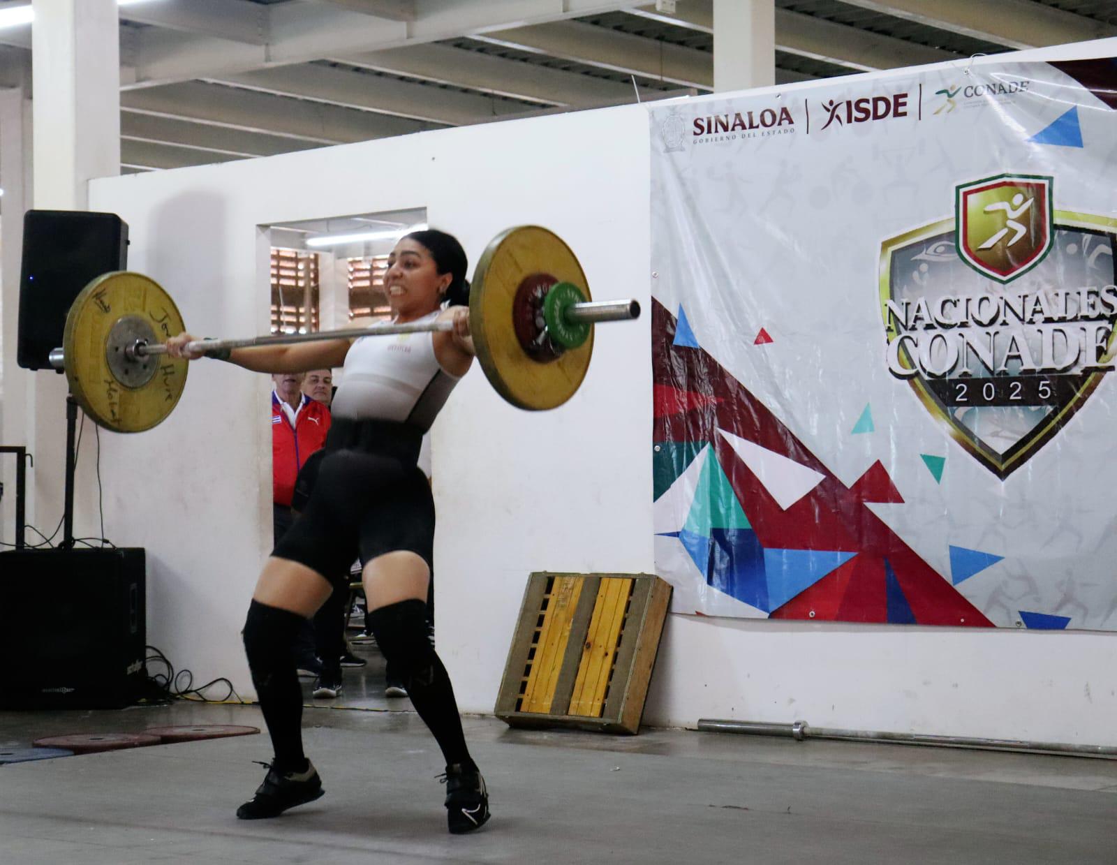 $!Karla Partida, de Mazatlán, gana medalla de oro en los estatales de halterofilia
