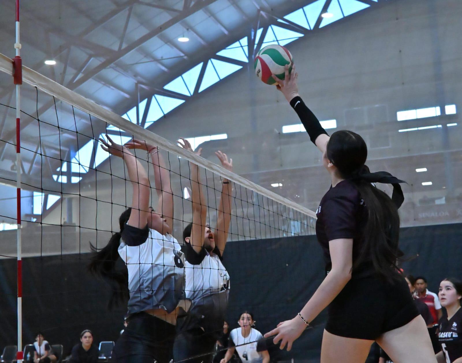 $!Se entrega Mazatlán, pero cae en el voleibol femenil de la etapa estatal de los Nacionales