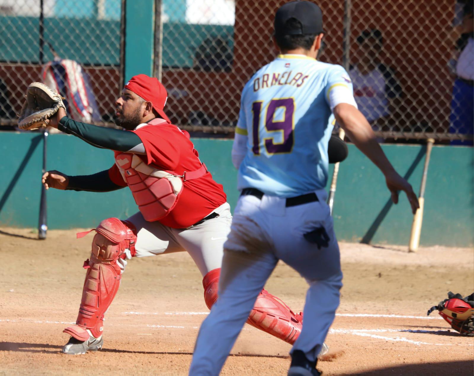 $!Team Zurdo Ramírez apalea a rival, en Liga de Meseros
