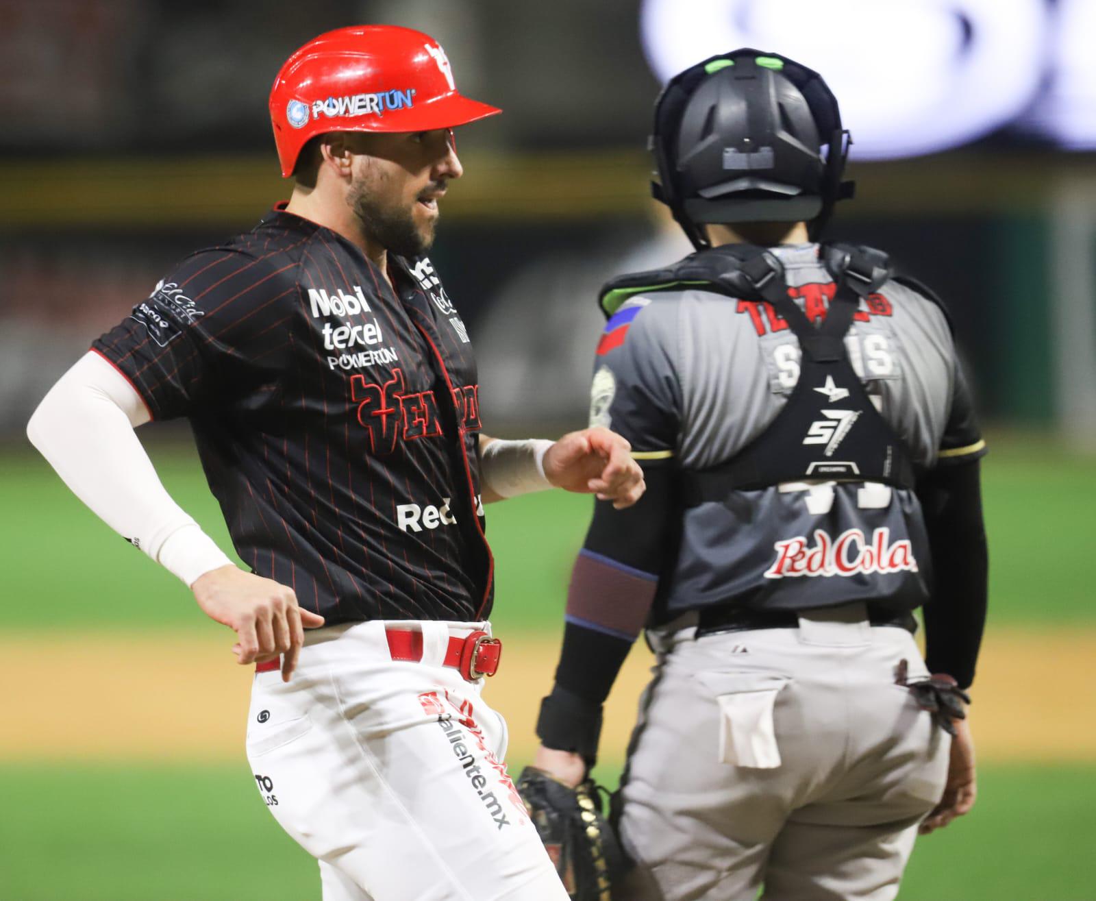 $!Venados pega de nuevo a Tomateros y está a la mitad del camino a la final