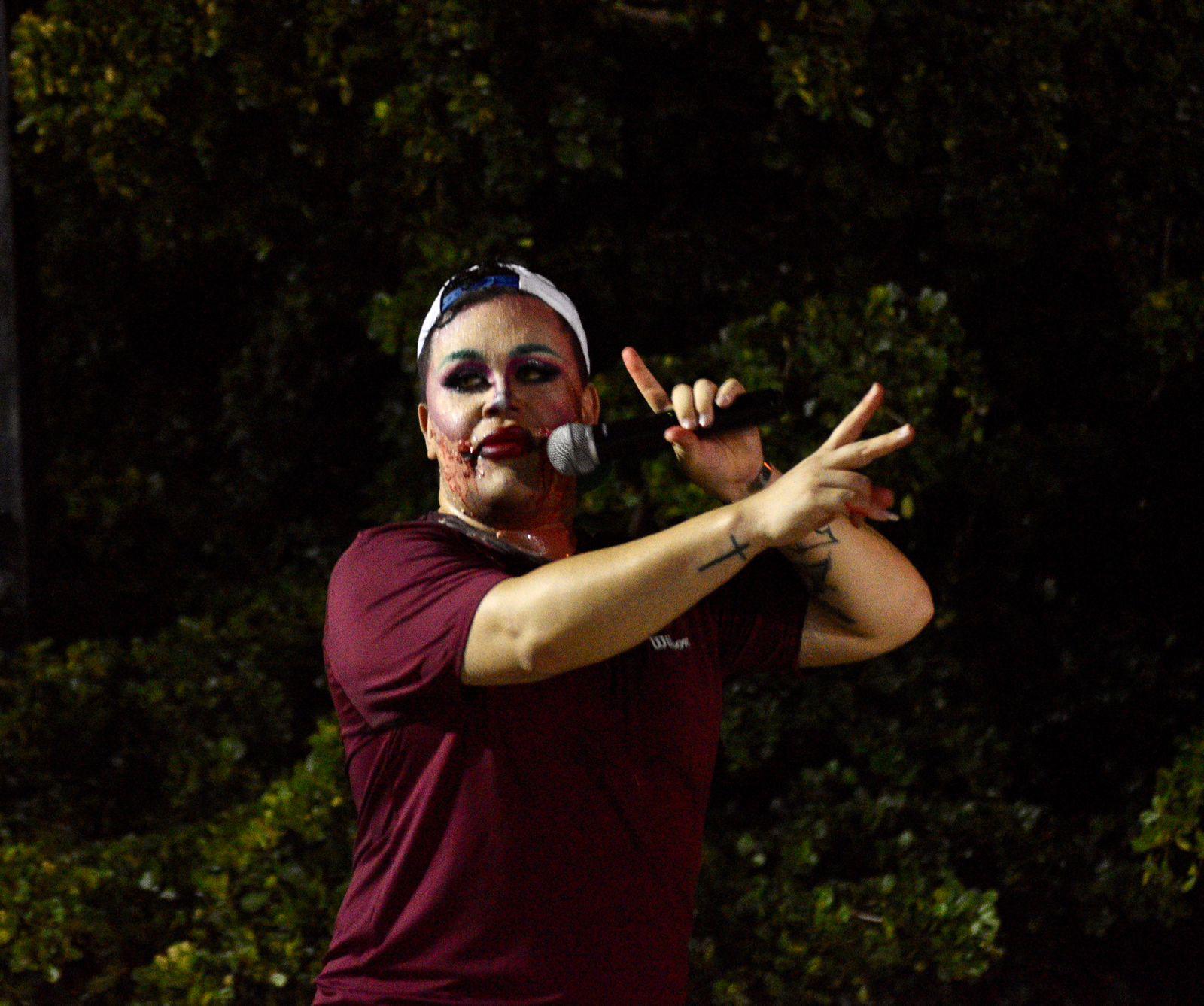 $!Con disfraces y música celebran al instructor Guillermo Mendoza