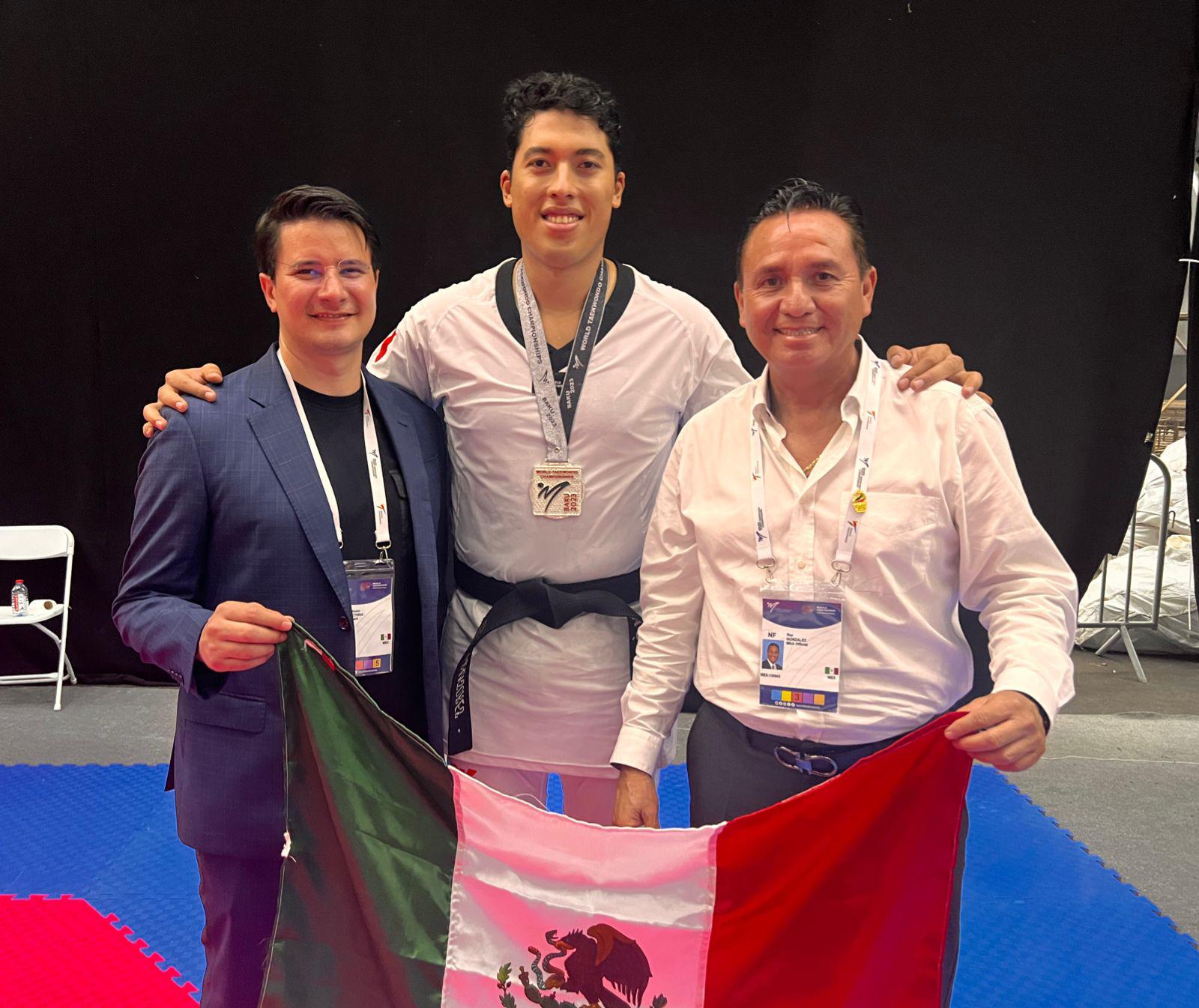 $!Carlos Sansores se cuelga la plata en Mundial de Bakú