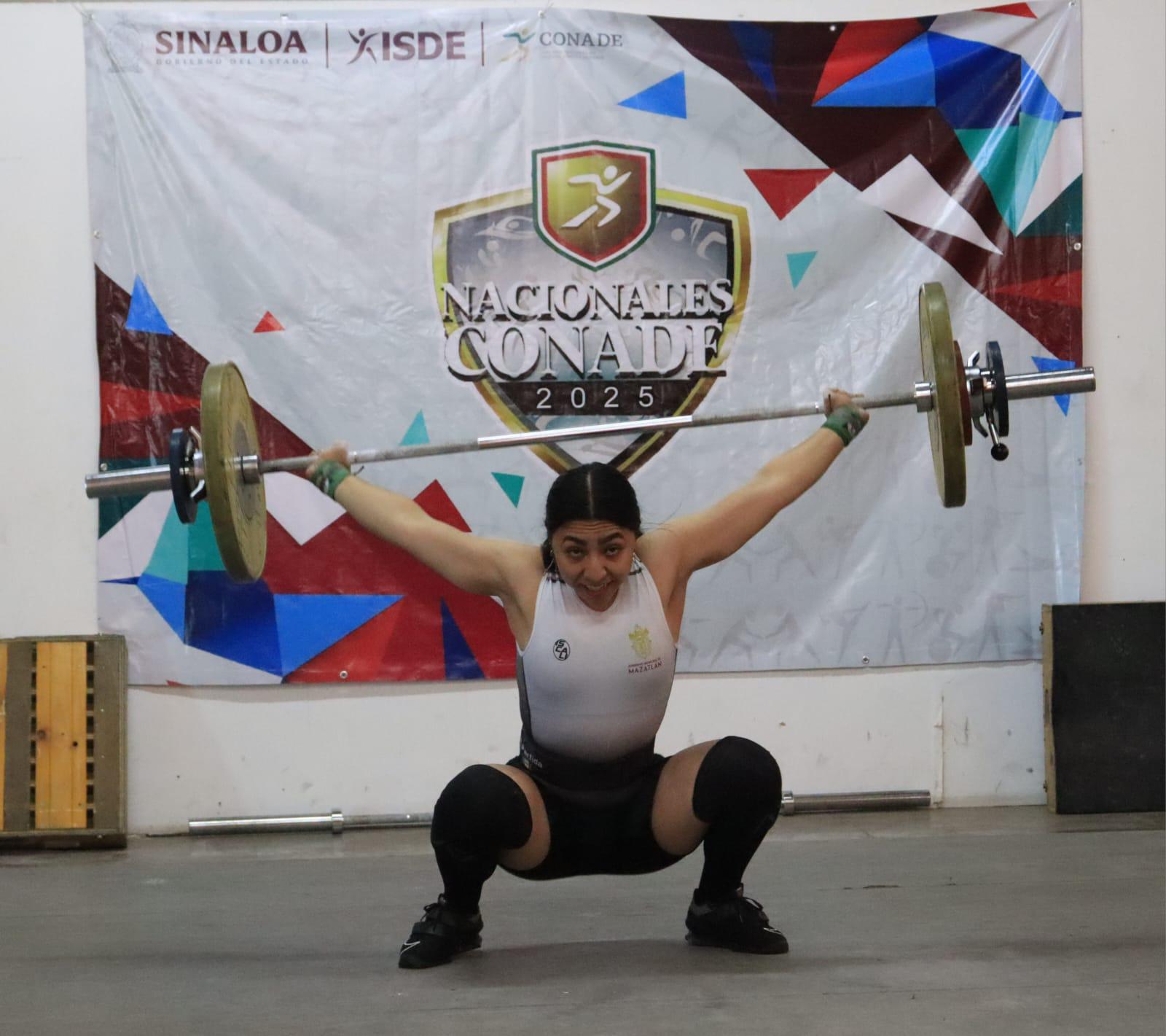 $!Karla Partida, de Mazatlán, gana medalla de oro en los estatales de halterofilia