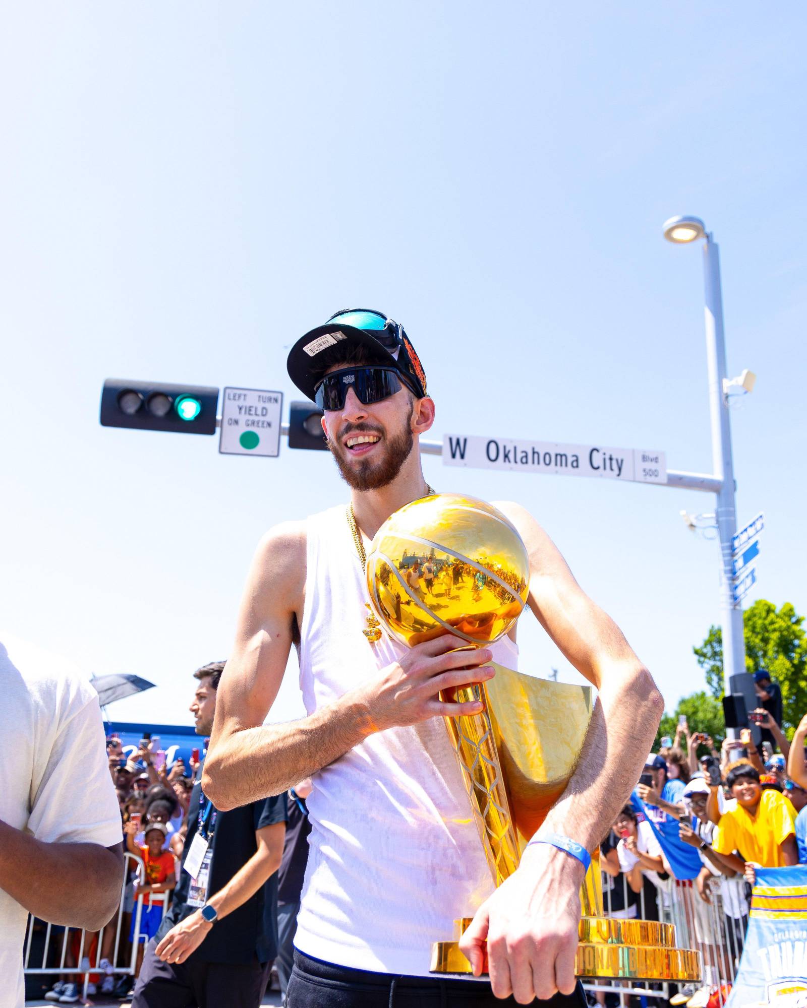 $!Afición del Thunder abarrota las calles de Oklahoma City para celebrar el anhelado título