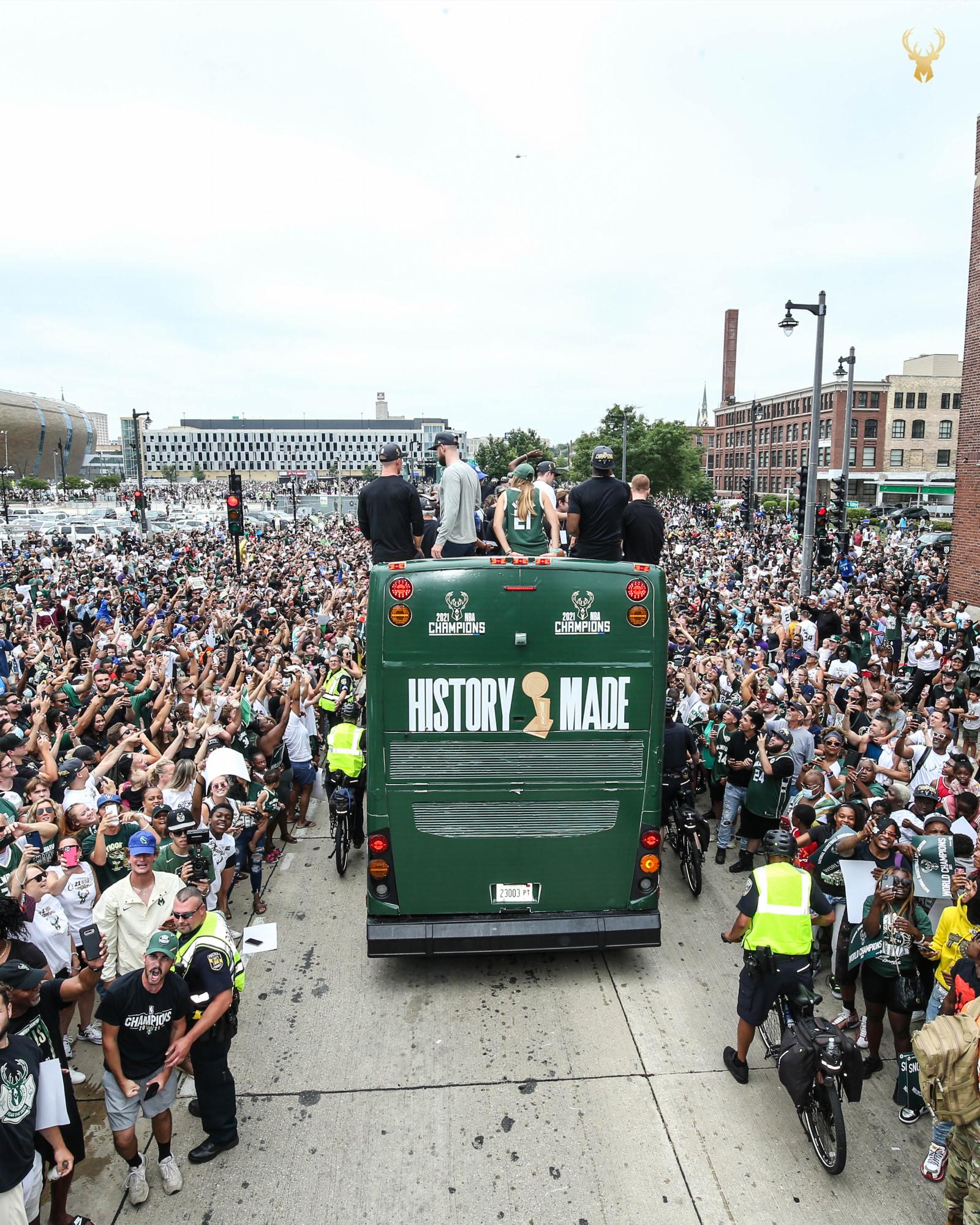 $!Milwaukee Bucks realiza su desfile de campeón de la NBA