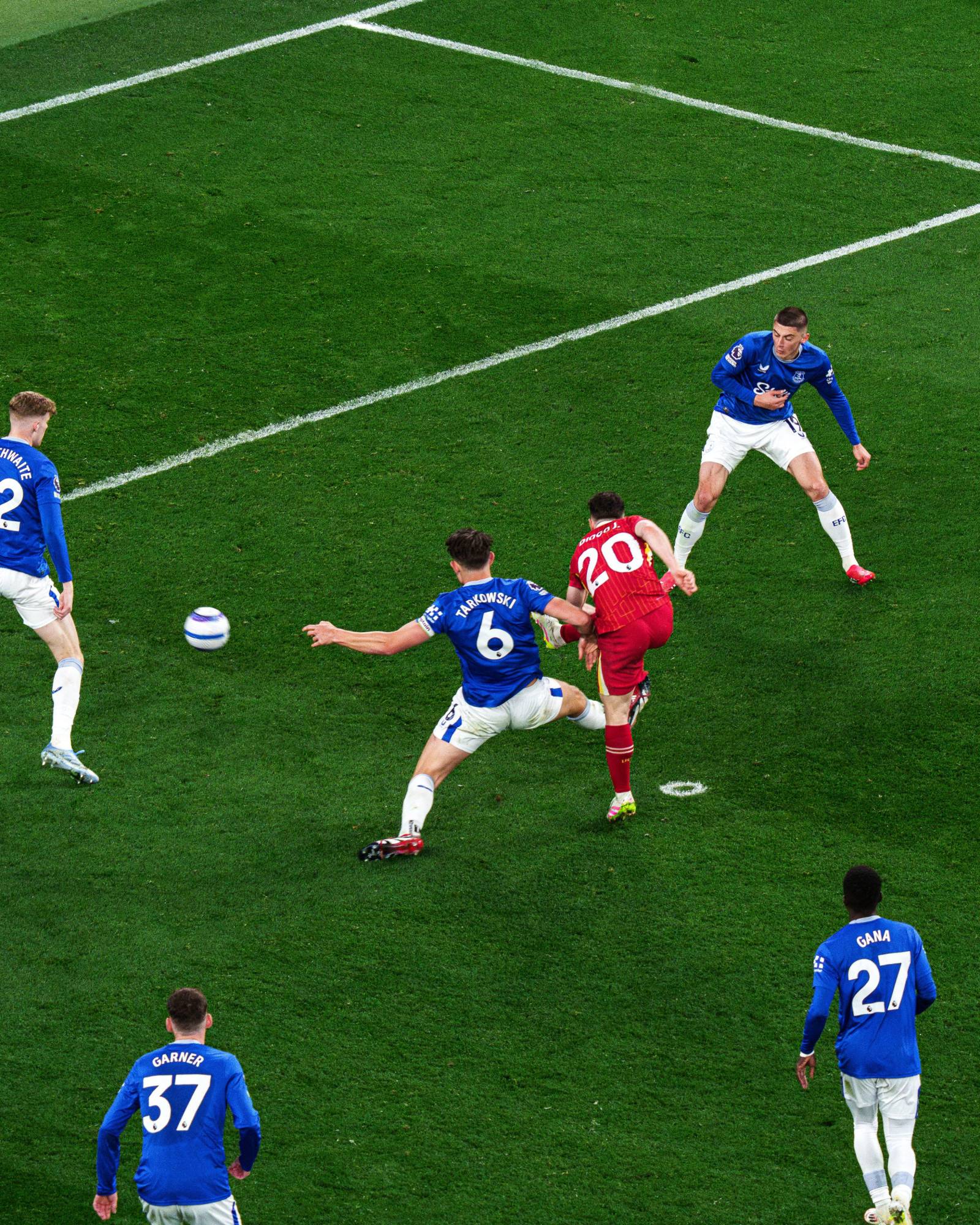 $!Liverpool vence al Everton y se acerca al título de la Premier League