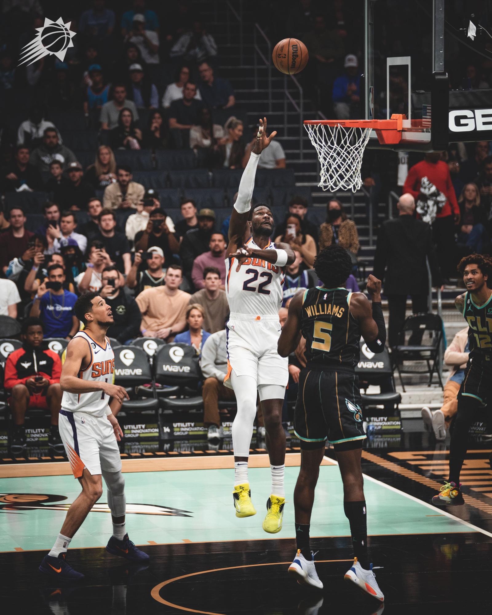 $!Kevin Durant regresa a las duelas y es factor en el triunfo de los Suns