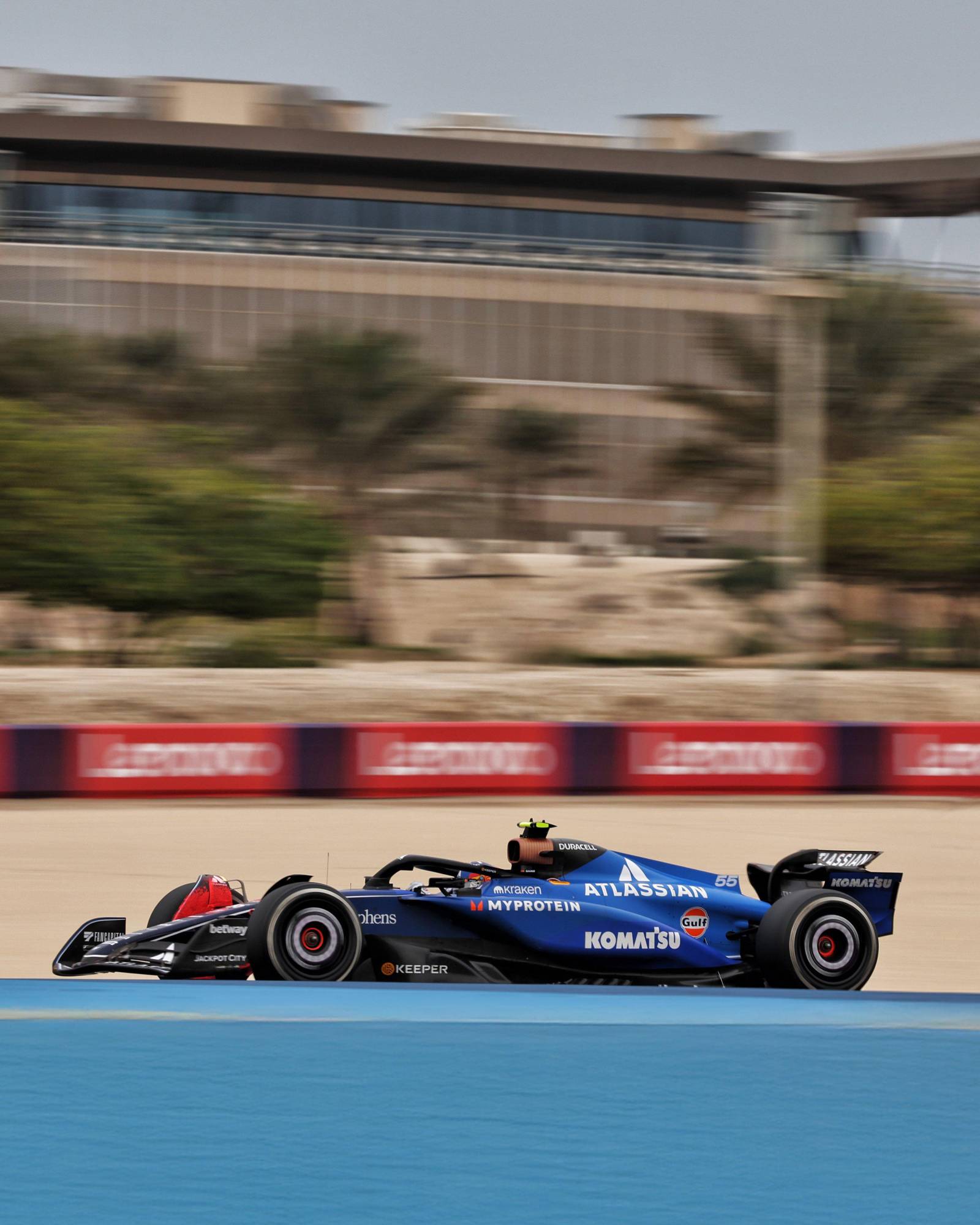 $!Carlos Sainz domina el segundo día de pruebas en Bahréin con Williams