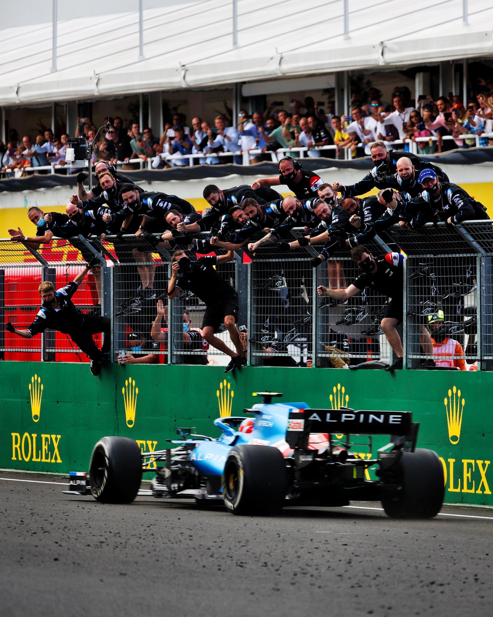 $!Ocon gana el GP de Hungría y Hamilton es nuevo líder; Checo queda fuera por accidente