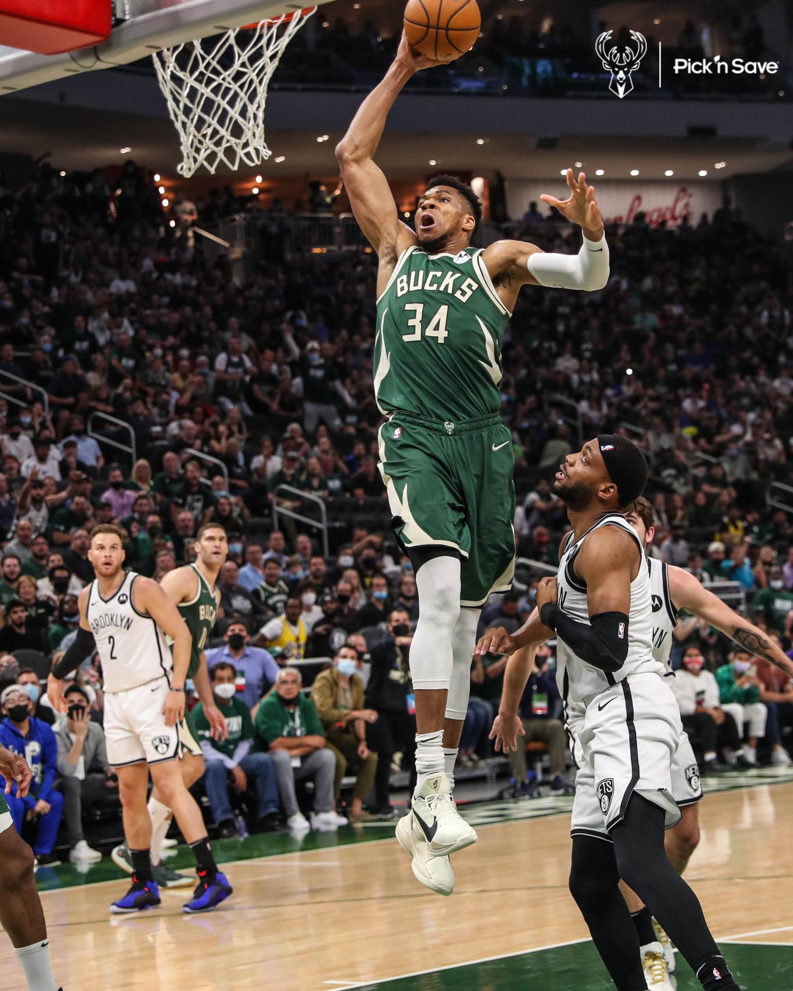 $!Milwaukee Bucks resiste en el final y gana el tercer partido de la serie contra Brooklyn Nets