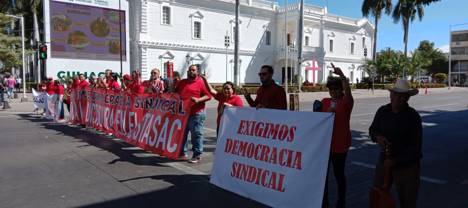 $!Mantienen sindicalizados bloqueo en la Obregón de Culiacán