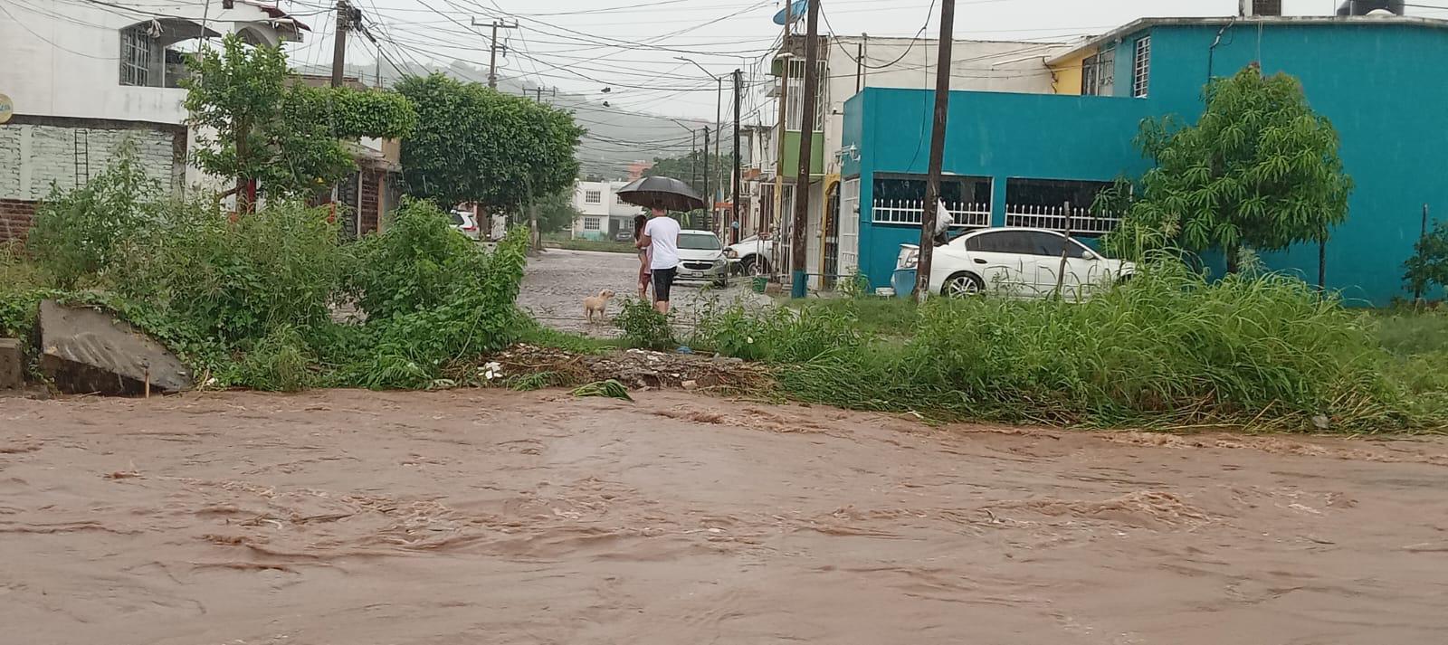 $!Se desborda el arroyo Jabalines en La Foresta; piden ayuda al Gobernador y al Alcalde para muro