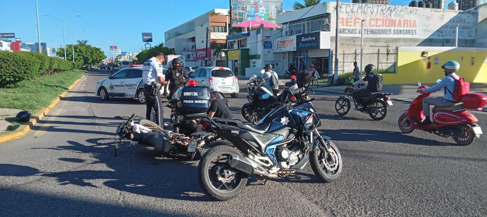 $!Dos choques casi simultáneos en la Ejército Mexicano dejan cuatro heridos, en Mazatlán