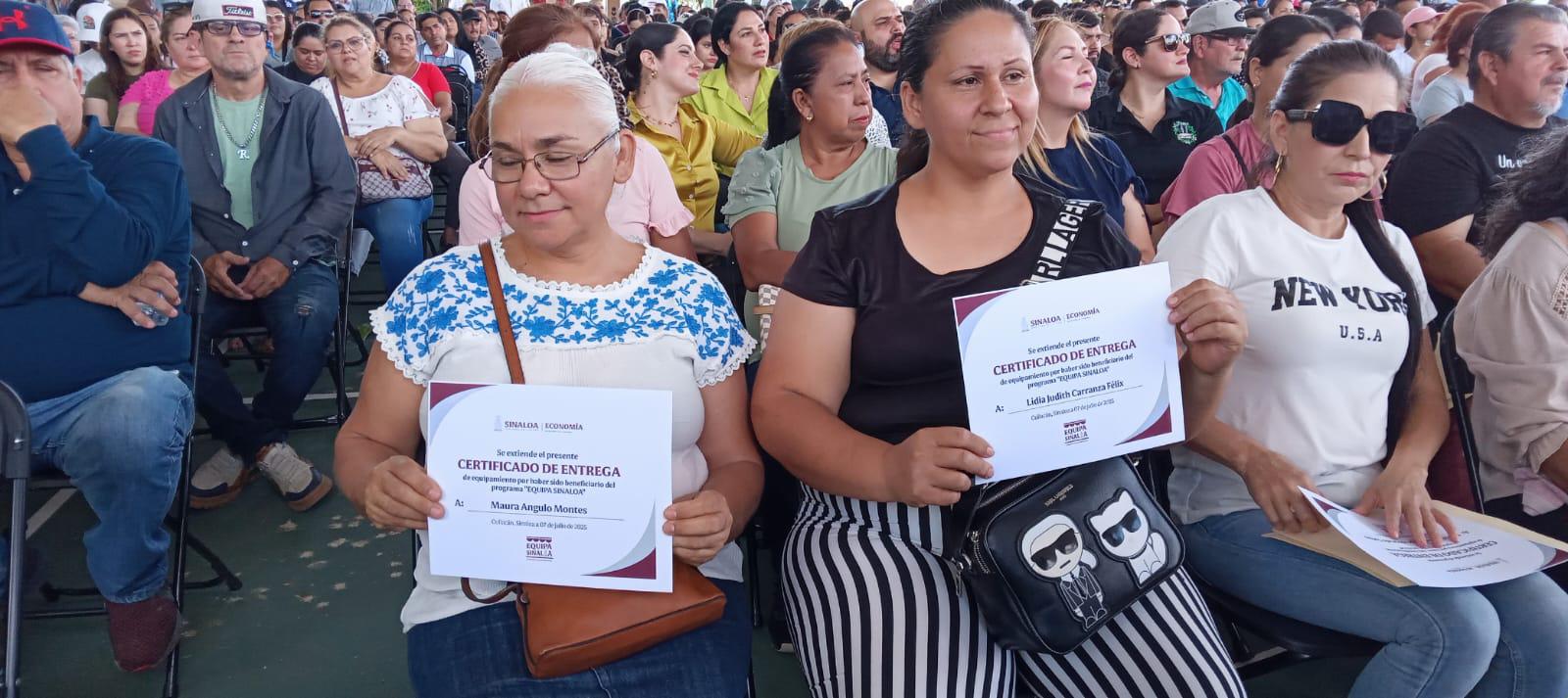 $!Reciben 229 microempresarios de Culiacán equipo productivo mediante el programa Equipa Sinaloa