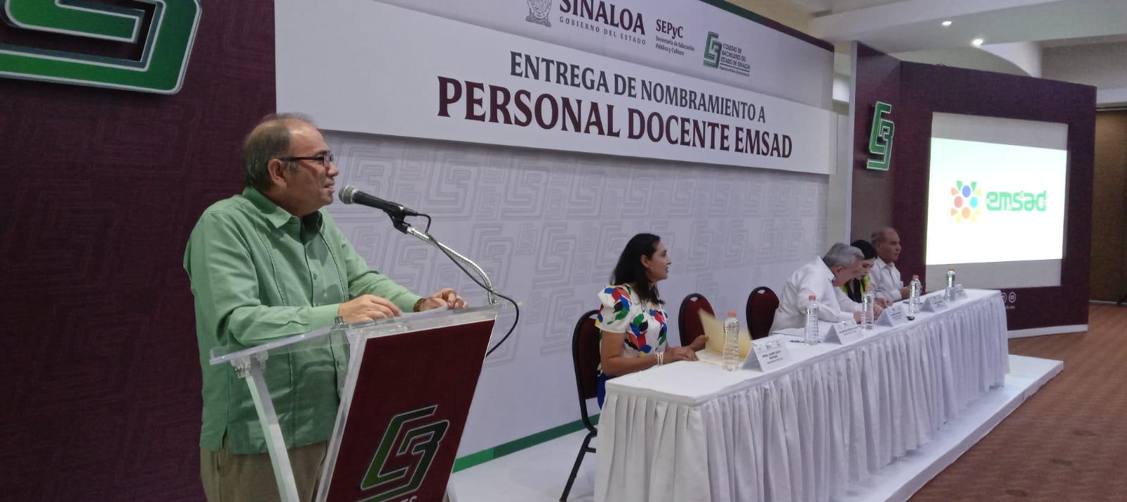 $!Otorgan plazas a más de 200 docentes de educación a distancia de Cobaes