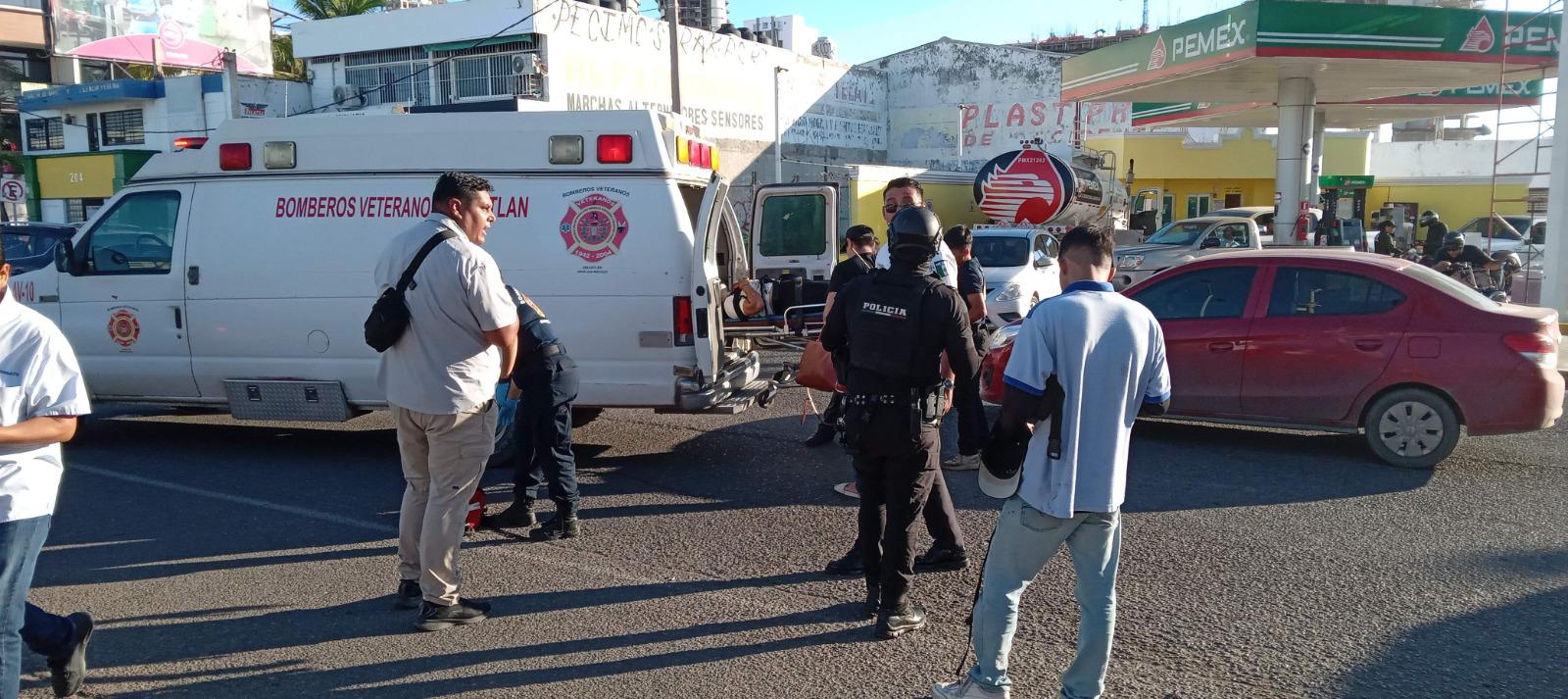 $!Dos choques casi simultáneos en la Ejército Mexicano dejan cuatro heridos, en Mazatlán