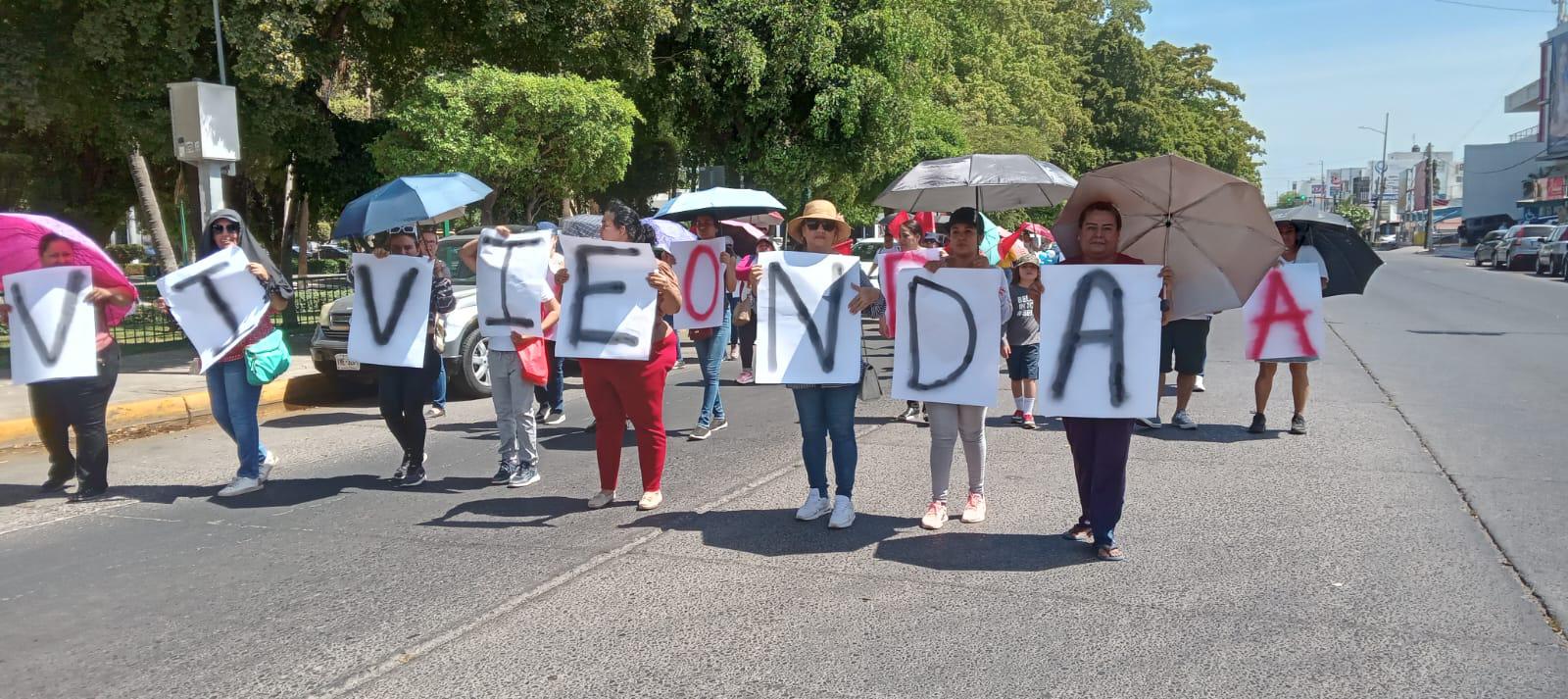 $!El Movimiento Antorchista Sinaloense marcha al Palacio de Gobierno para pedir intervención de Rocha Moya