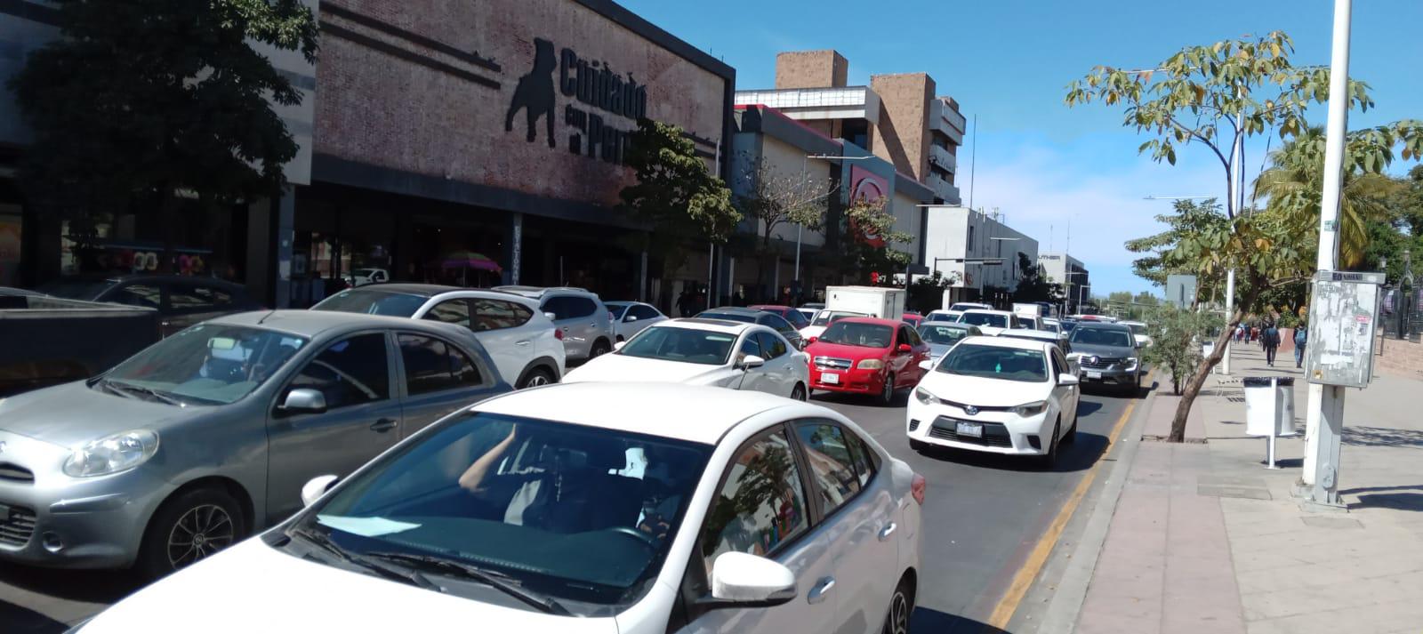 $!Mantienen sindicalizados bloqueo en la Obregón de Culiacán
