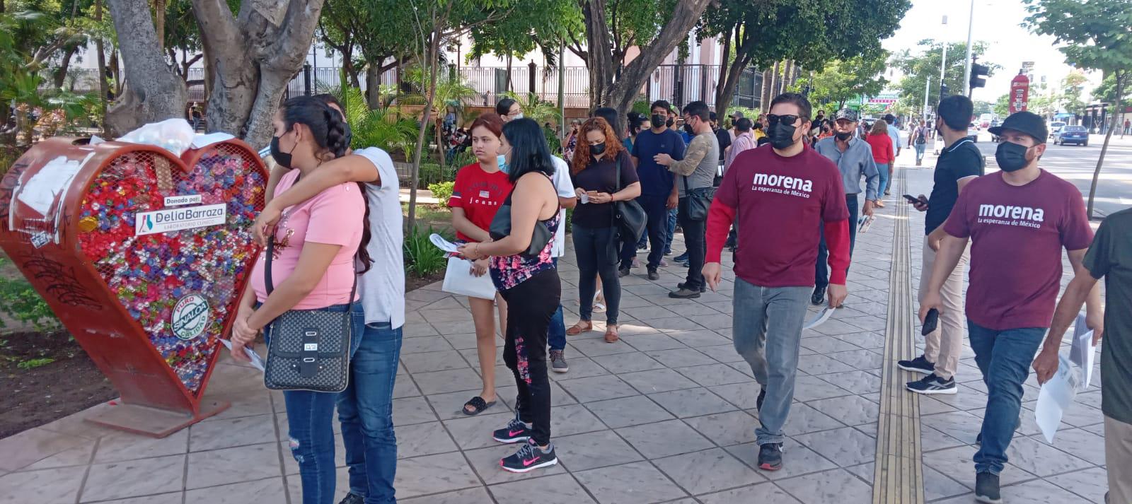 $!Larga fila en elección de consejeros de Morena, en Culiacán