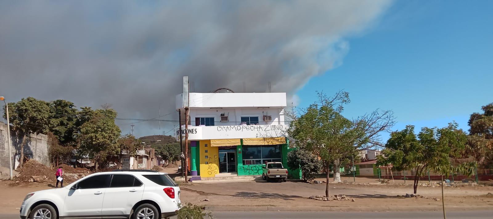 $!Se incendian llantas y desechos en el basurón de Mazatlán