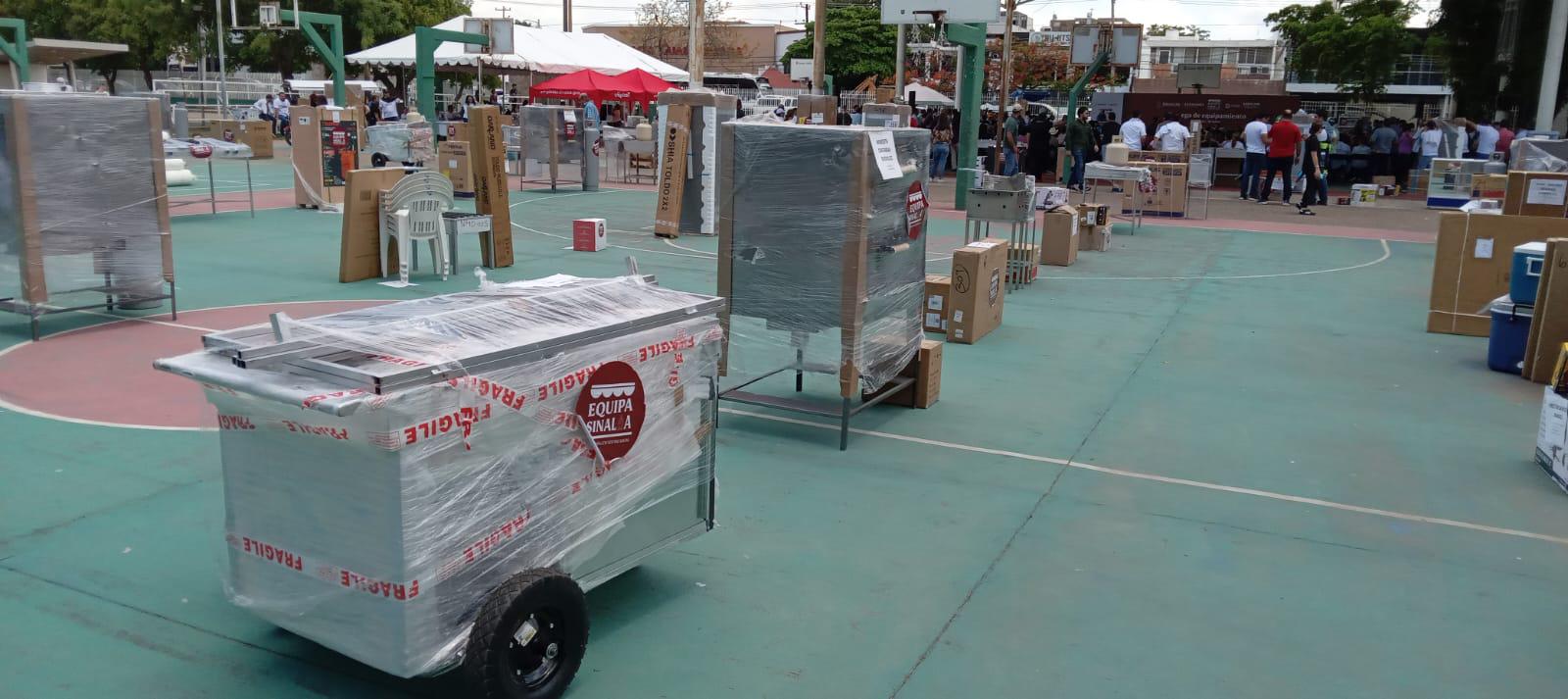 $!Reciben 229 microempresarios de Culiacán equipo productivo mediante el programa Equipa Sinaloa