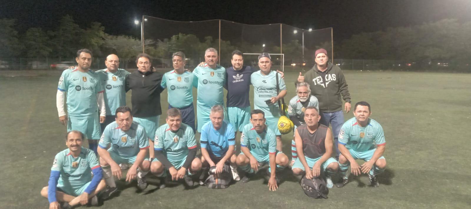 $!Hermanos y Amigos levantan la Copa en Golden Máster
