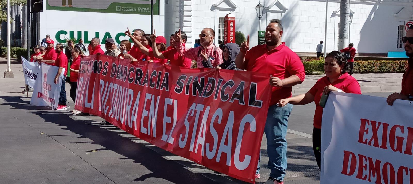 $!Mantienen sindicalizados bloqueo en la Obregón de Culiacán