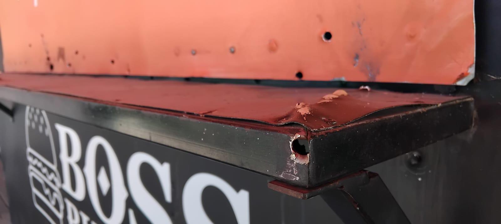 $!Atacan a balazos negocio de hamburguesas en Stanza Torralba, en Culiacán