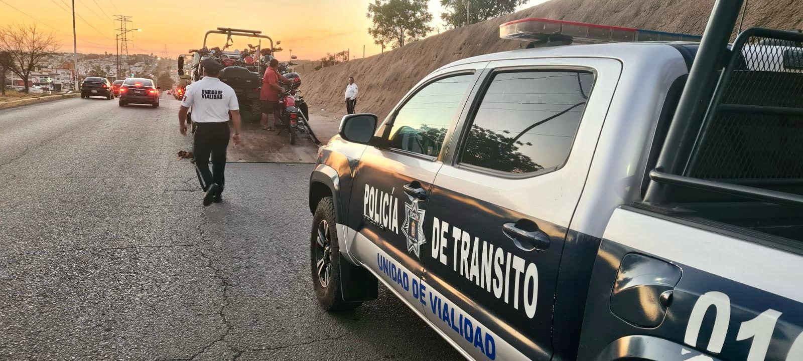$!Asegura SSPyTM motocicletas por uso incorrecto de cascos en Culiacán