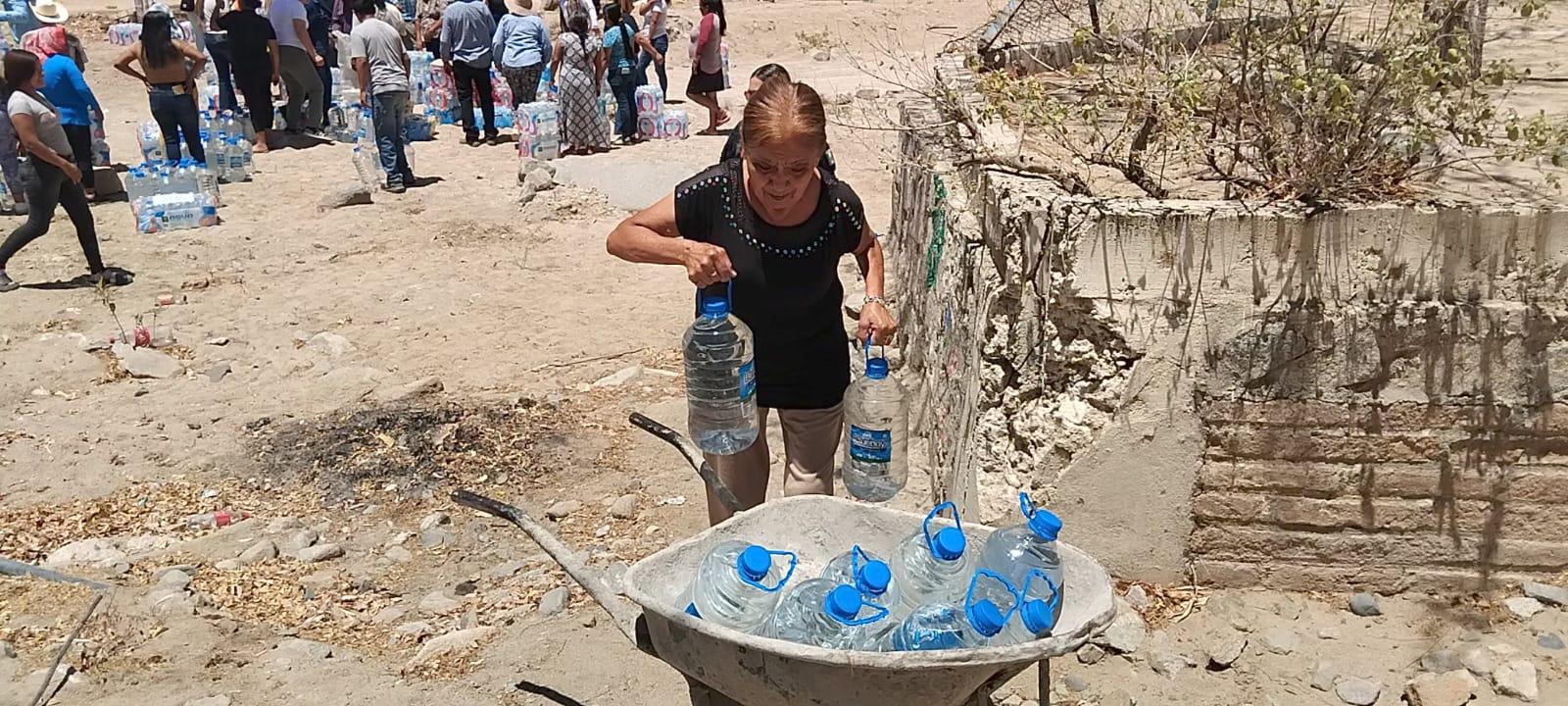 $!Dos años sin lluvia y dos tambos de agua para tres familias, la realidad en las zonas más alejadas de Sinaloa