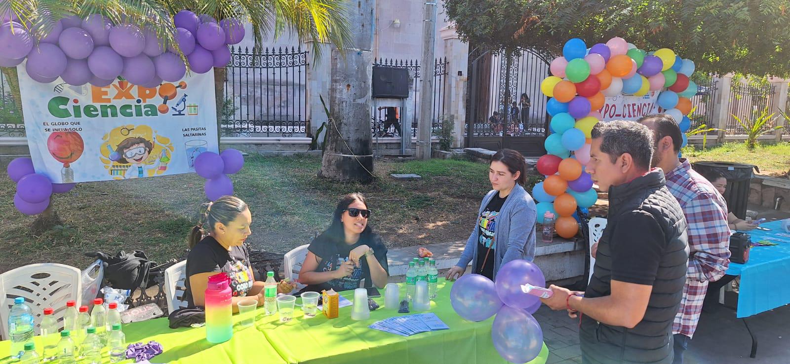 $!Docentes escuinapenses demuestran conocimientos adquiridos en diplomados de ciencias y matemáticas