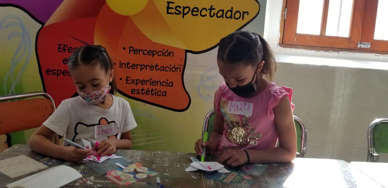 $!El primer día de actividades los pequeños trabajaron con figuras de origami.