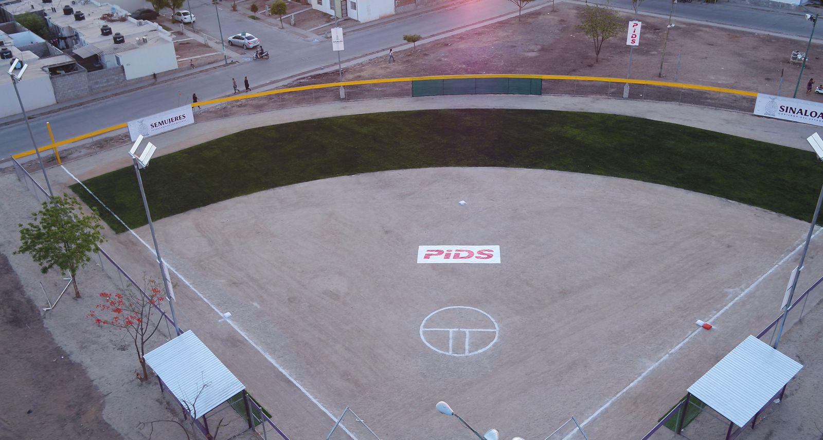 $!Inauguran estadio de softbol femenil en Alturas del Sur, en Culiacán