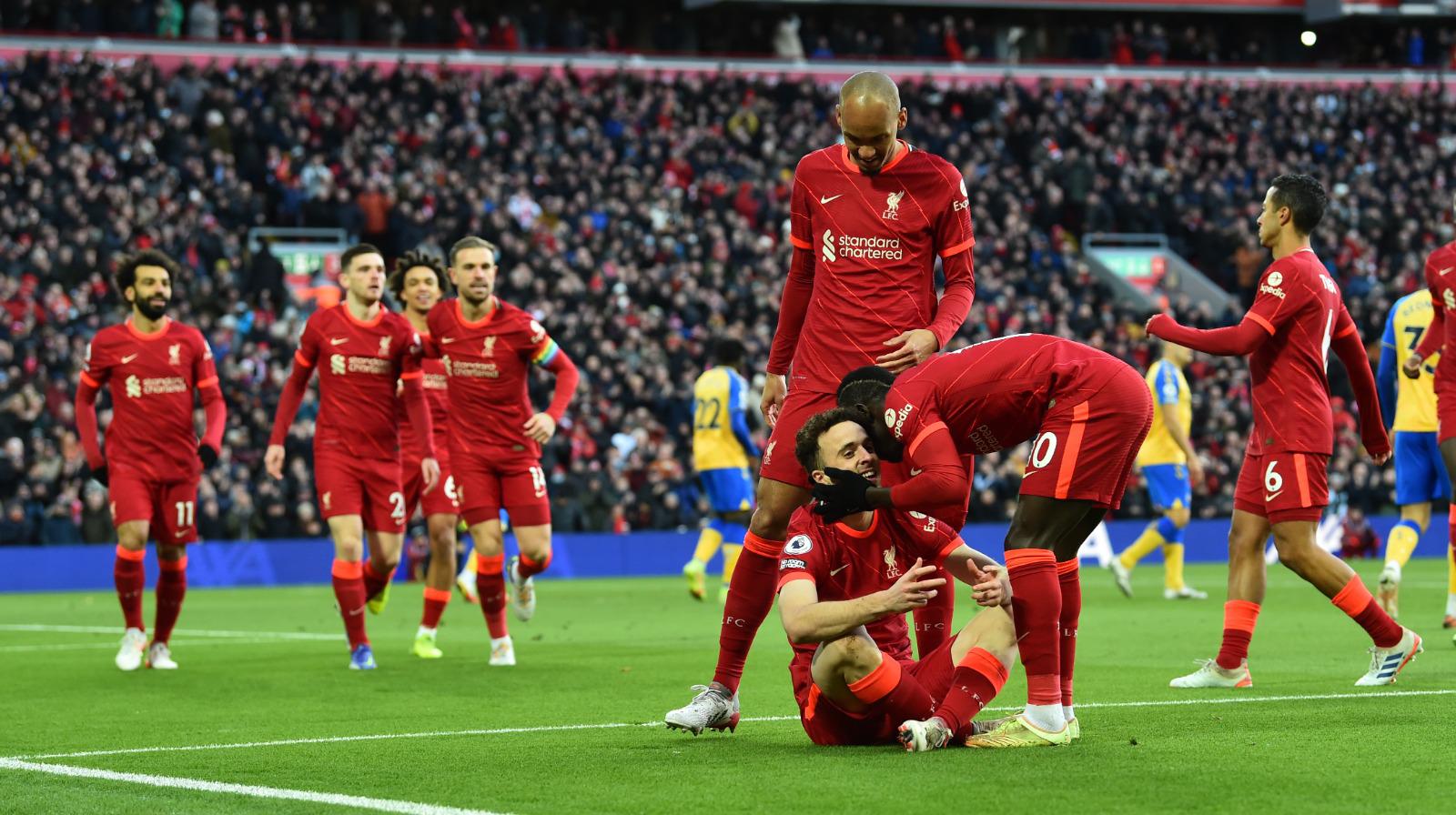 $!Liverpool vence 4-0 al Southampton y queda a 1 punto de Chelsea en la Liga Premier