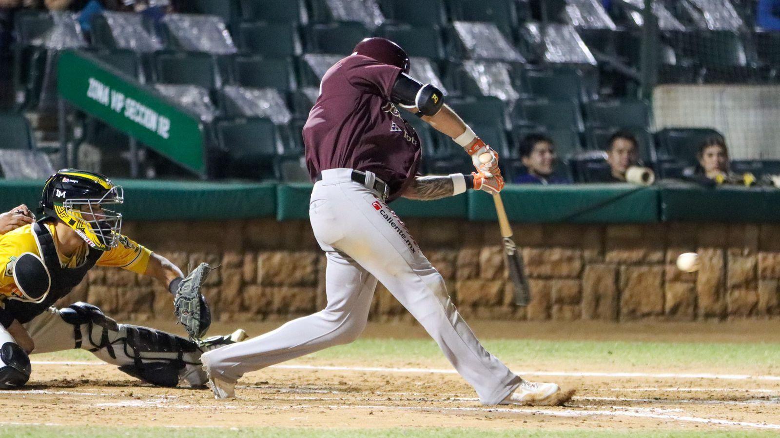 $!Tomateros de Culiacán saca la escoba y hunde más a Cañeros de Los Mochis