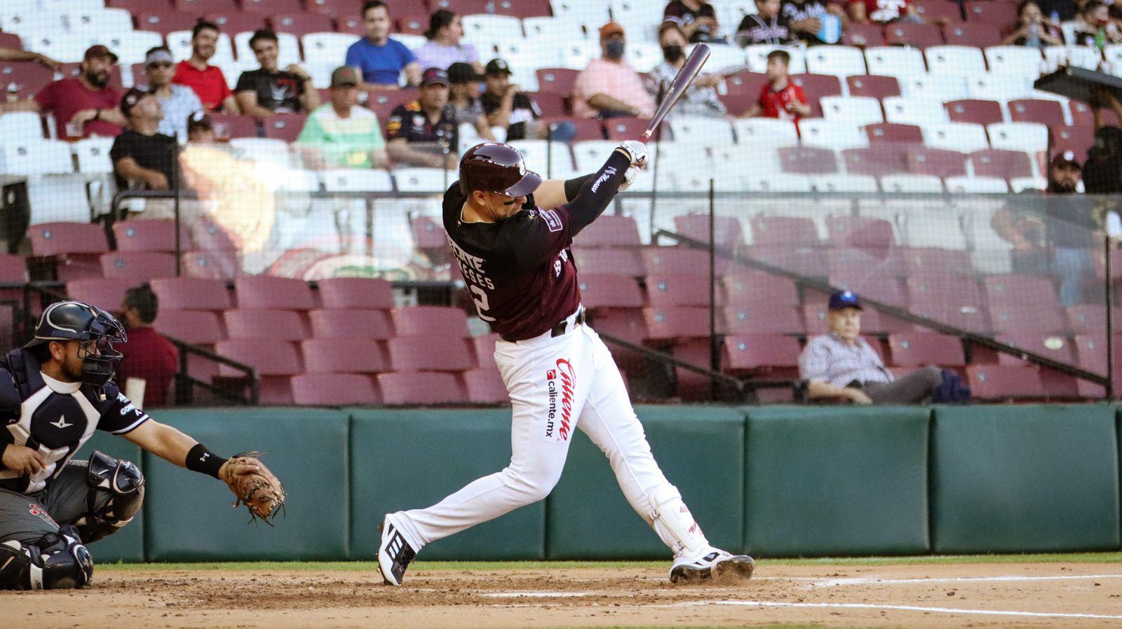 $!Tomateros de Culiacán saca la escoba ante Algodoneros de Guasave