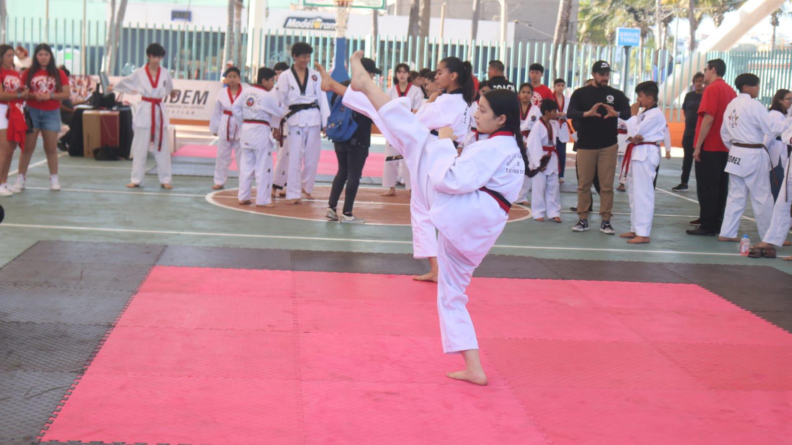 $!Compiten más de 250 atletas en Segunda Copa Perla del Pacífico de Taekwondo