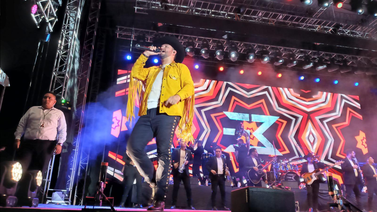 $!Gritan sinaloenses ¡Viva México! con Edén Muñoz en Culiacán